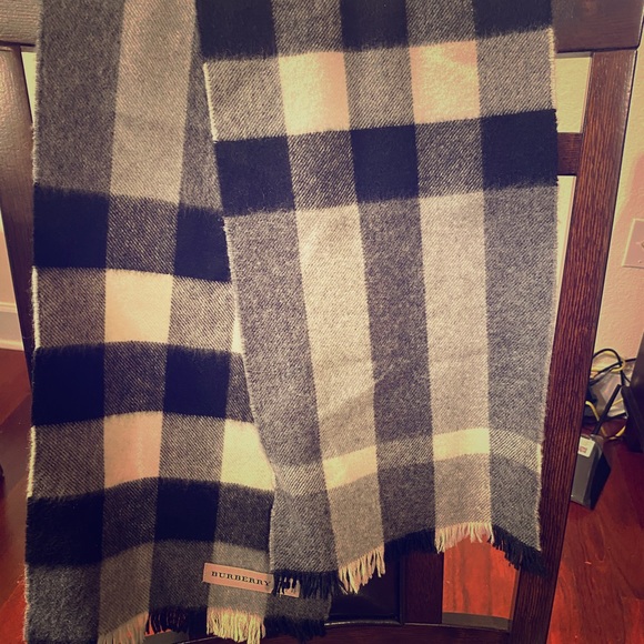 Burberry Classic Gray Cashmere Scarf